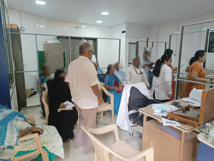 Senior Optometrist Ms. Srushti with fundus camera